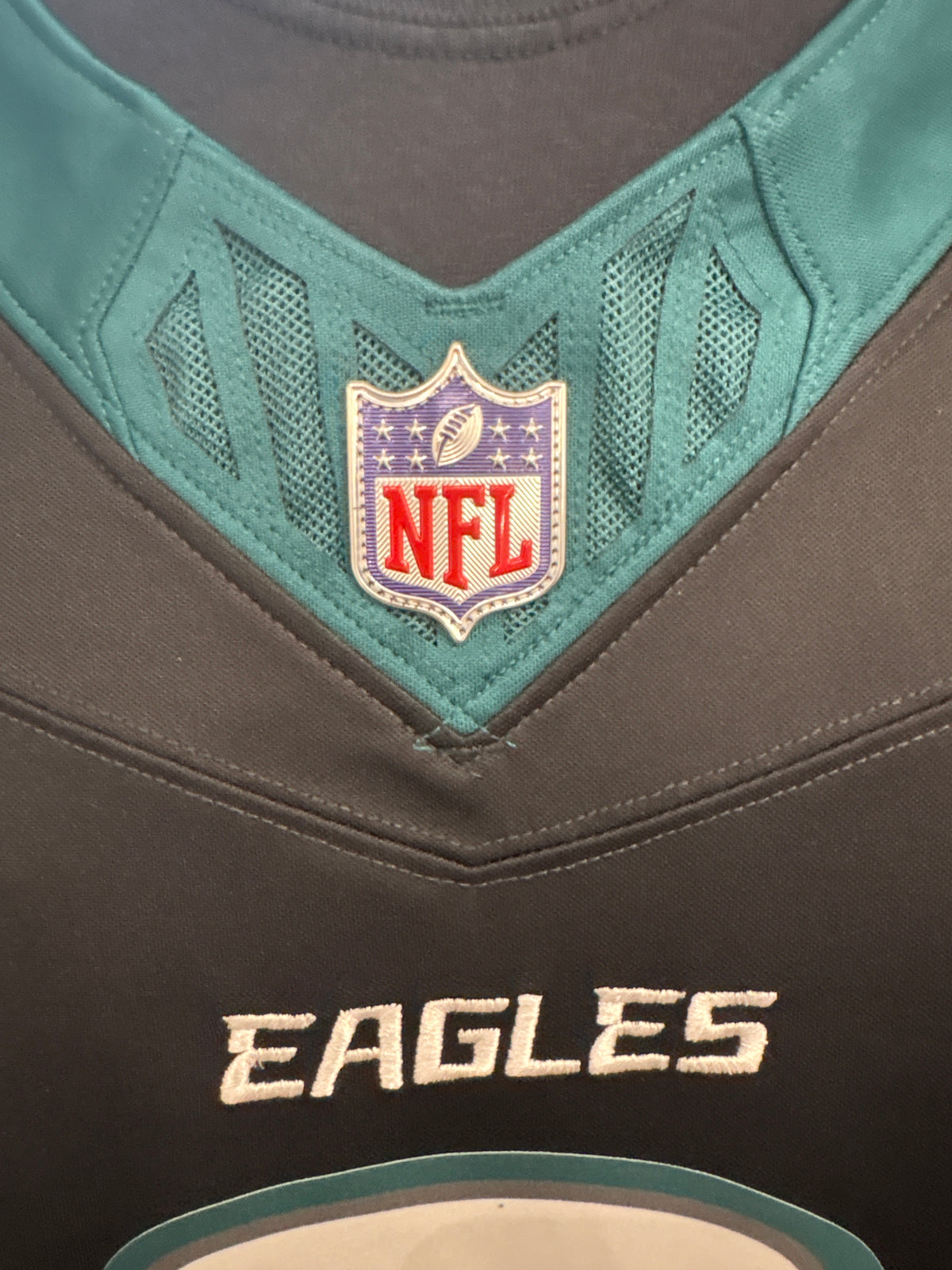 DeVonta Smith Signed Eagles Black Nike Limited Jersey
