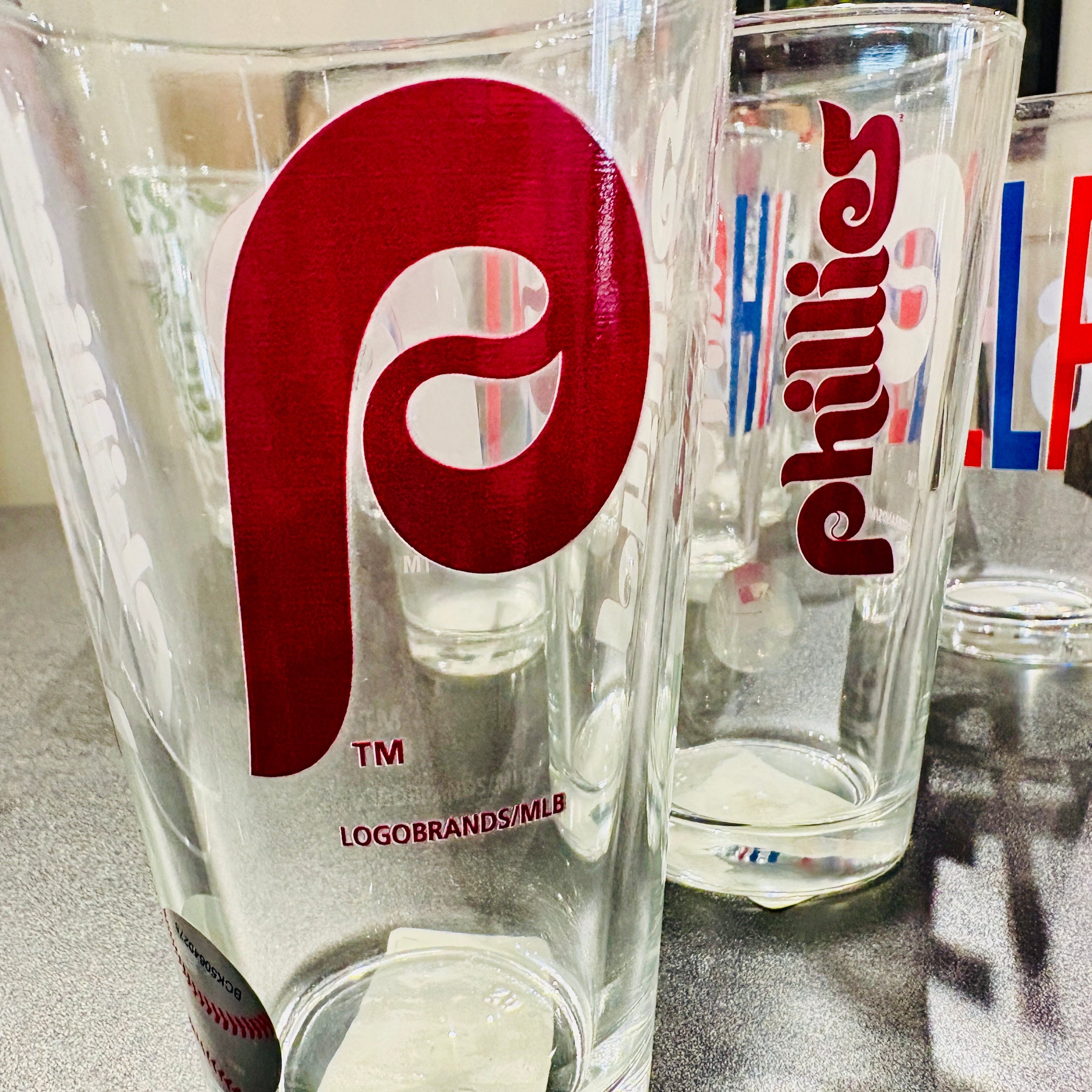 Philadelphia Phillies 16oz Retro Pint Glass